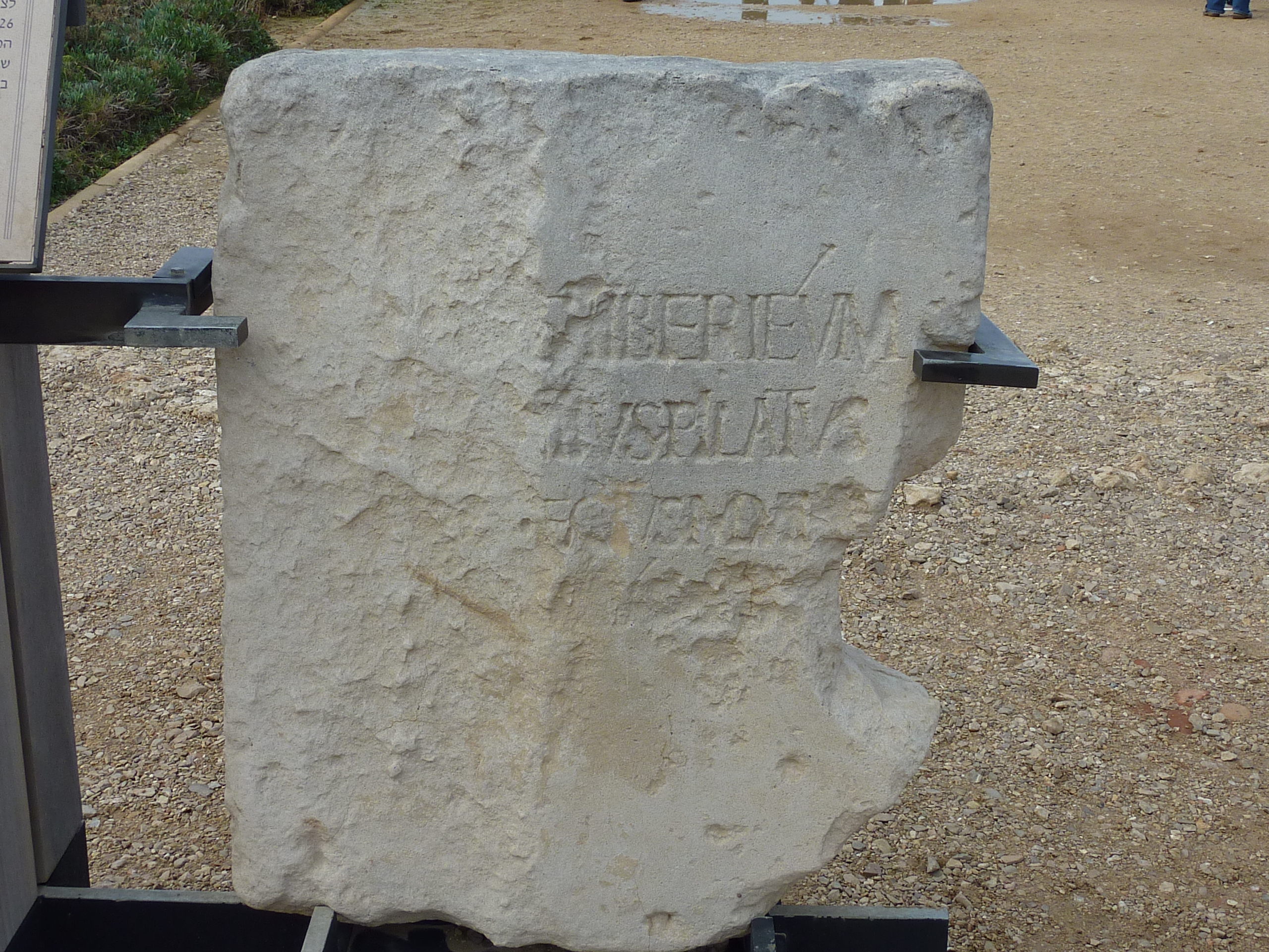 凱撒利亞海港遺跡旁